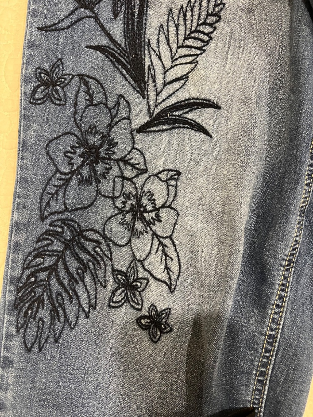 Earl EUC Ankle Cuffed Jeans - Picture 11 of 14